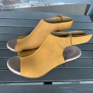 Clark’s Collection Leather Heeled Sandals/Mustard